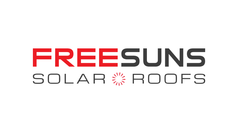 Freesuns Logo für „Freesuns Solar Roofs“ mit dem Text „FREE“ in fettem Rot und „SUNS“ in Dunkelgrau, darüber „SOLAR ROOFS“ in Grau mit einem roten Sonnensymbol zwischen „SOLAR“ und „ROOFS“.
