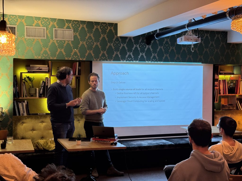 Christian Kramer und Martin Mächler präsentieren beim pan.talk ein digitales Menüleitsystem zur Förderung nachhaltiger Ernährung in der Gastronomie.