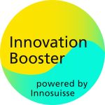 Ein rundes Logo mit einem gelb-blaugrünen Farbverlaufshintergrund zeigt den Text „Innovation Booster powered by Innosuisse“ in schwarzer Schrift und integriert nahtlos den Geist von CBI.